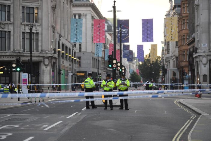 60 éves férfit késeltek meg London híres sétálóutcáján mindenki szeme láttára 4