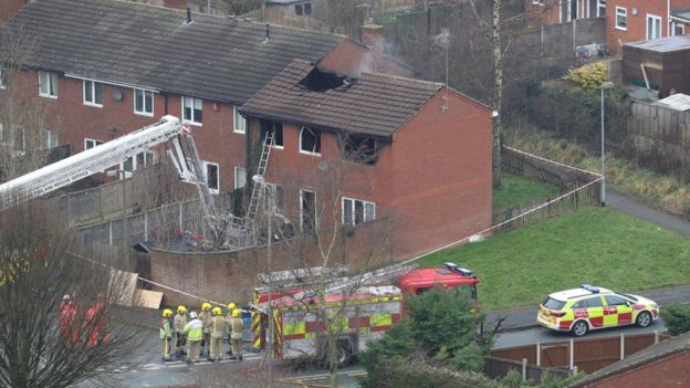 4 kisgyerek bent égett egy hatalmas lakástűzben Közép-Angliában 4