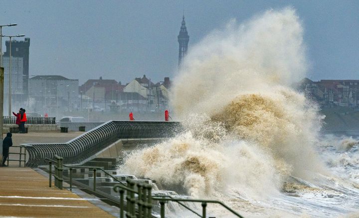 Ilyen károkat okozott országszerte az Eunice vihar Nagy-Britanniában, aminek már több halálos áldozata is van 13