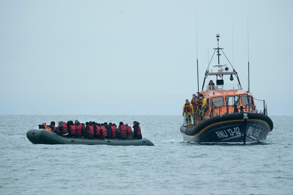 Tragédia: 27-en haltak meg, miután elsüllyedt egy csónak, amivel Nagy-Britanniába próbáltak átjutni 4