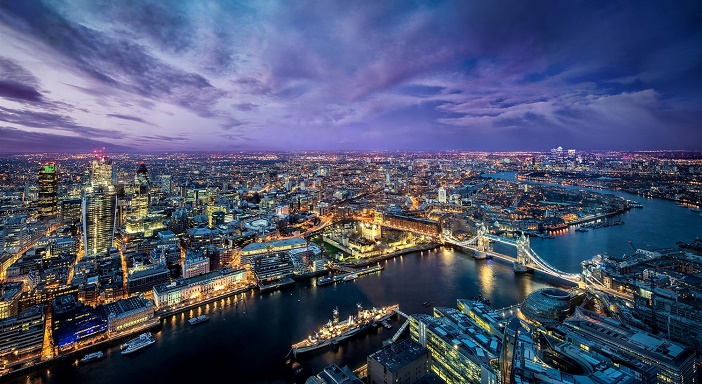 Beautiful+London+city+at+evening+lights+river+buildings+bridge+Wallpaper