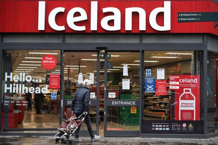 Óriási, országos méretű akcióval áll elő az Iceland Nagy-Britanniában: 3 termék 3p-ért 3