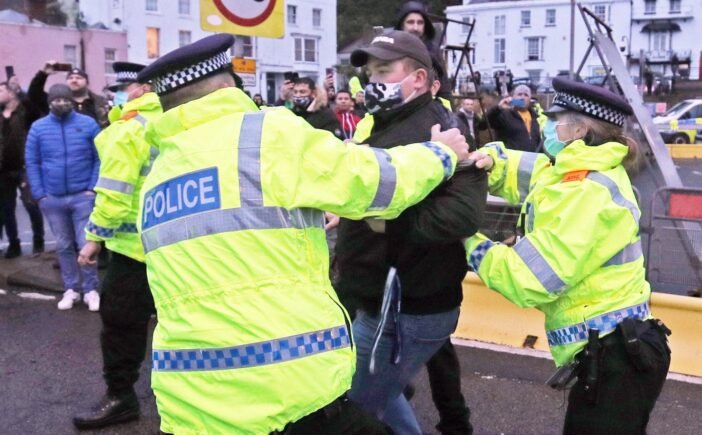 A teherautó sofőrök összecsaptak a rendőrséggel Doverben