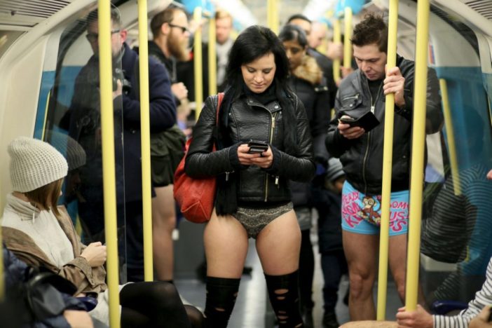 Ilyen a Nadrág nélküli metrózás napja Angliában, képekben 15