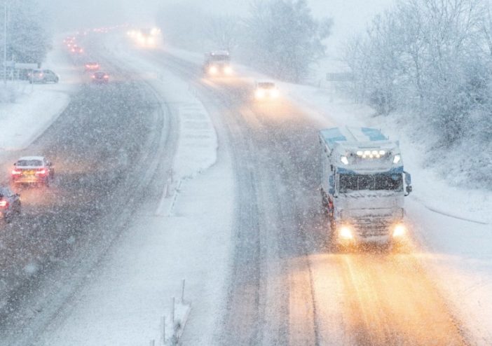 Az első komolyabb hóesés idén Nagy-Britanniában: több helyen 10-20 cm hó esett le hétfő reggelre 2