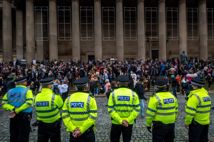 Több, mint 30 embert tartóztattak le a rendőrök a lockdown ellen szervezett tüntetéseken Angliában 2