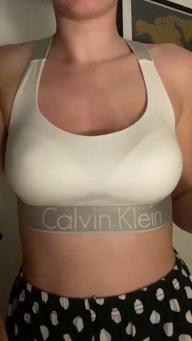 Saját testét és szolgáltatásait árulja egy légiutas kísérő a brit légitársaság járatain Saját testét és szolgáltatásait árulja egy légiutas kísérő a brit légitársaság járatain