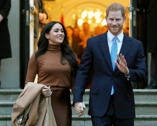 Botrány: Harry herceg és Meghan kitálalt a királyi családról, akár el is veszíthetik a címeiket az interjú miatt 4