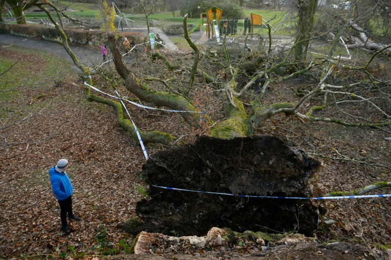 Már 3 halálos áldozata is van az Arwen viharnak: hatalmas károkat okoz Nagy-Britanniában (képek) 6