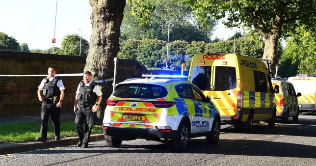 Macsétával támadta meg az embereket a nyílt utcán egy férfi Angliában, Liverpool városában – többen megsebesültek 4