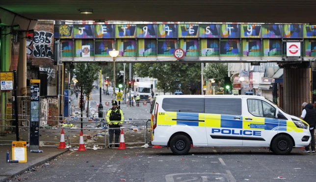 Egy nő gyereket szült, egy srácot pedig halálra késeltek a Notting Hill Carnival kellős közepén a tömegben Londonban – több, mint 200 embert tartóztattak le 5