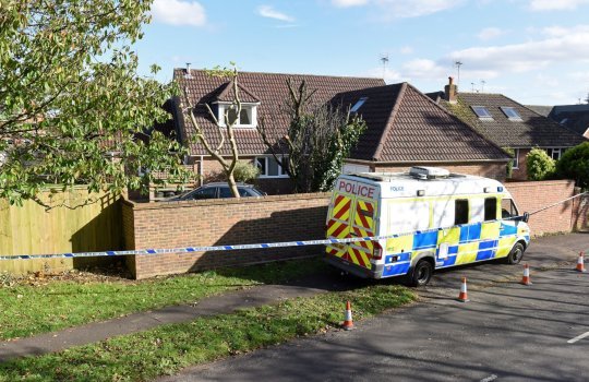 Megszületett az ítélet az angliai tanárnő ellen, aki 3 éves lányát vízbe fojtotta Megszületett az ítélet az angliai tanárnő ellen, aki 3 éves lányát vízbe fojtotta