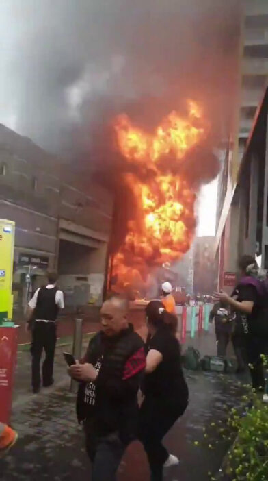 Hatalmas tűz ütött ki Londonban Elephant and Castle Station mellett 7
