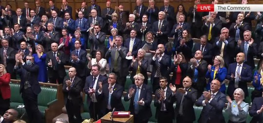 Állva tapsolt az egész brit parlament az ukrán nagykövetnek, a kormány pedig 20 000 000 GBP-ot ajánlott fel az ukrán háború károsultjainak 3
