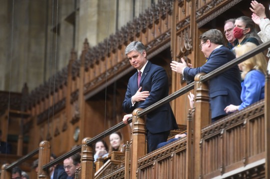 Állva tapsolt az egész brit parlament az ukrán nagykövetnek, a kormány pedig 20 000 000 GBP-ot ajánlott fel az ukrán háború károsultjainak 4