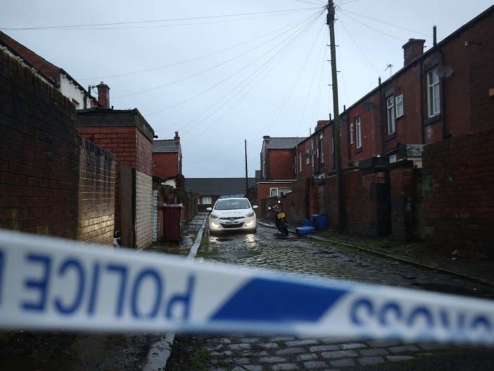Egy anyuka és két gyermeke holttestére bukkantak Angliában, Boltonban 3