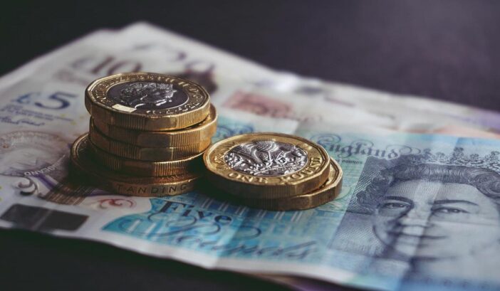£15-ra akarják emeltetni a minimálbért Nagy-Britanniában a megélhetési költségek növekedése miatt 3