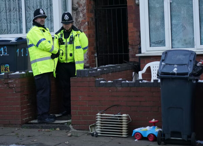 Egy gyermek holttestére bukkantak a rendőrök Angliában egy birminghami ház kertjében elásva 3