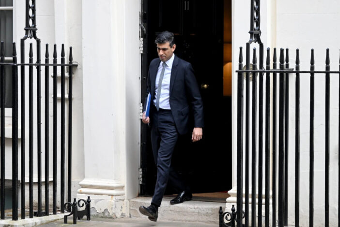 Hoppá! A brit pénzügyminiszter pakolja a holmijait a Downing Streetről, és Boris Johnson etikai vizsgálatot rendelt el az elmúlt napok történései nyomán 3