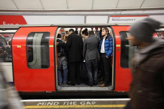 A 18 legidegesítőbb szokás a metrón Angliában, amitől kinyílik a bicska a zsebünkben 5