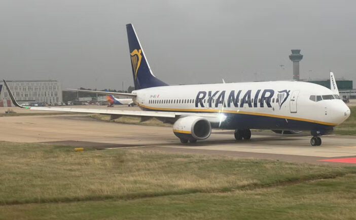 Elképesztő összeget, percenként közel 5000 fontot kaszált a Ryanair a megemelt repülőjegy árakkal 3