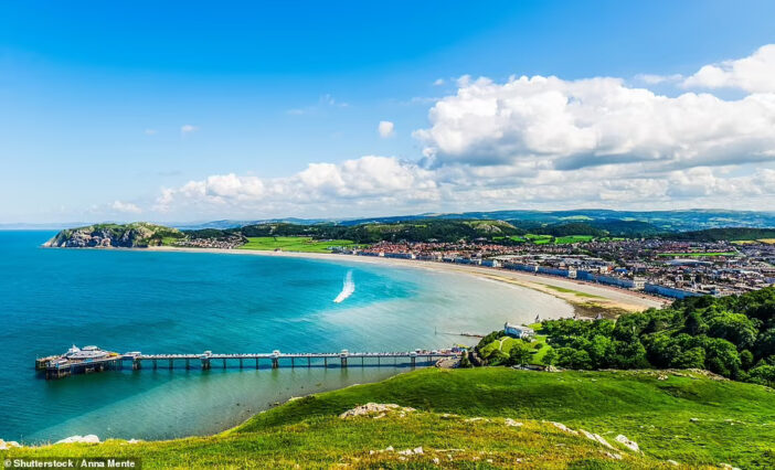 Nagy-Britannia legszebb tengerparti úti céljai 2022-ben: idén ismét egy gyönyörű angliai kisváros nyert 8