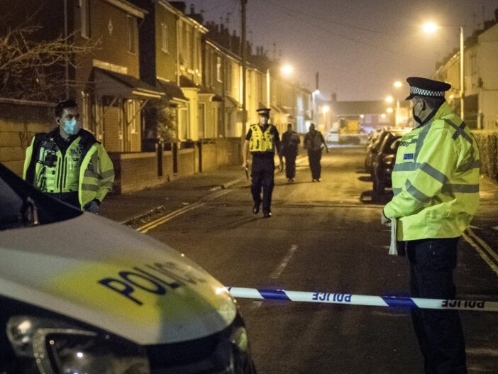 A rendőrök lőttek le egy férfit hajnalban Dél-Angliában, egy vitát követően 2