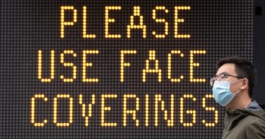 Változni fog a maszkviselésre vonatkozó szabály Nagy-Britanniában