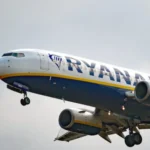 A levegőben próbálta meg kinyitni a vészkijáratot az egyik utas a Ryanair egyik angliai járatán