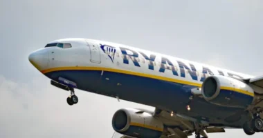 A levegőben próbálta meg kinyitni a vészkijáratot az egyik utas a Ryanair egyik angliai járatán