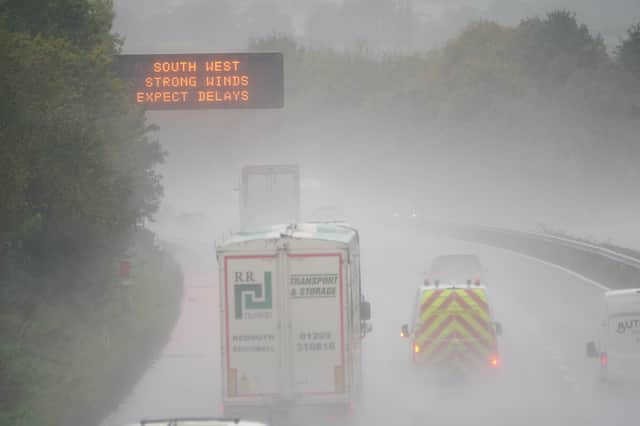 Figyelmeztetést adott ki a Met Office eső, hó és szél miatt Nagy-Britannia több régiójában holnapra 7