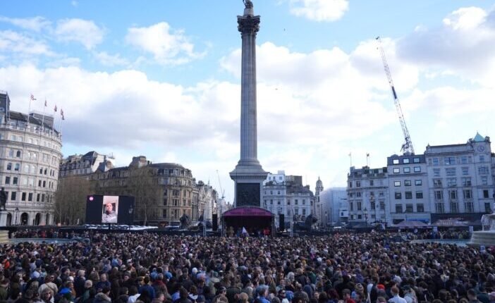 Félmillió ember vonult London utcáira: rekordméretű tüntetés a szélsőjobb ellen