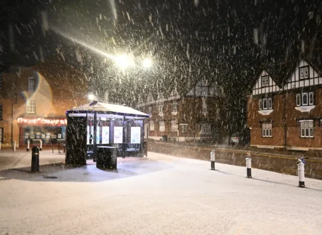 Sarkvidéki hideg söpör végig az Egyesült Királyságon – már Londonban is esett a hó