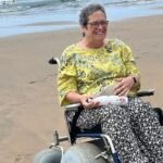 „A GP azt mondta csak a menopauza és szimpla hátfájás” – kiderült, hogy a nő rákos és az NHS hibája miatt tolószékbe került
