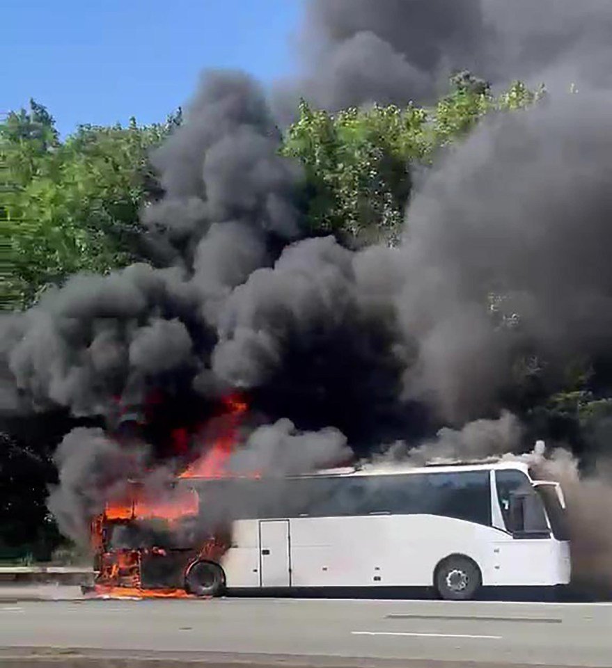 busz baleset m25