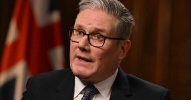 A brit miniszterelnök keményen nekiment Nigel Farage Brexit-ígéreteinek: a kormány új EU-UK megállapodáson dolgozik