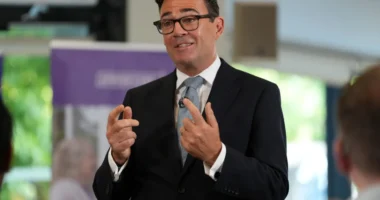 Nagy bejelentés: NHS-szerű, ingyenes szociális ellátás jöhet Angliában