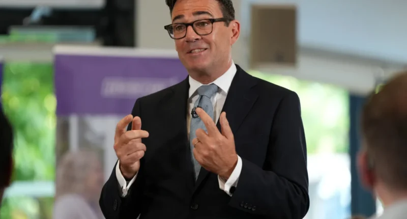 Nagy bejelentés: NHS-szerű, ingyenes szociális ellátás jöhet Angliában