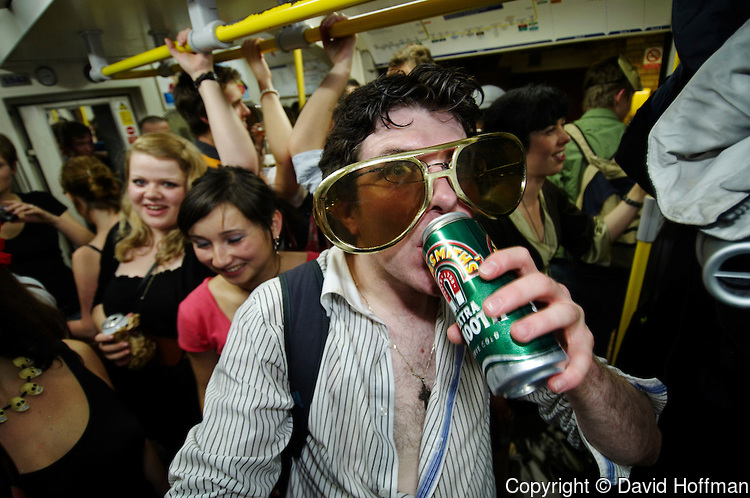 Party on the London Underground circle line on the eve of the new London Mayor Boris Johnson's alcohol ban. 31 May 2006.