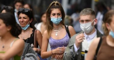 Új Covid-korlátozások jöhetnek Nagy-Britanniában, ha tovább romlik a helyzet az NHS-nél, és egy újabb oltási program is következhet