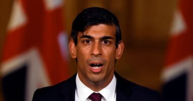 Jó hír mindenkinek: Meghosszabbítják a támogatásokat a dolgozóknak és vállalkozásoknak Nagy-Britanniában