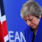 Theresa May felajánlotta, hogy lemond, a képviselők pedig hiába vették át a hatalmat a Brexit fölött