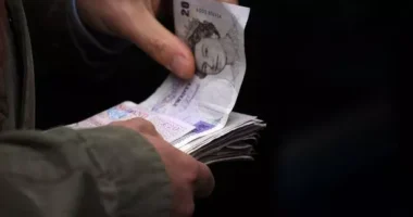 Emelkedni és módosulni fog a minimálbér Nagy-Britanniában