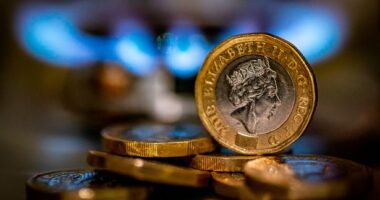 Újabb 300 font jön durván 1 millió embernek Nagy-Britanniában