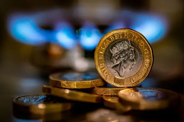 Újabb 300 font jön durván 1 millió embernek Nagy-Britanniában