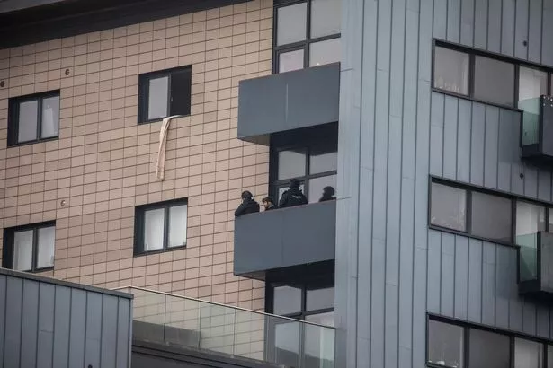 Újabb, 36 órán át tartó dráma Angliában, Sheffieldben egy fegyveres férfinek köszönhetően Újabb, 36 órán át tartó dráma Angliában, Sheffieldben egy fegyveres férfinek köszönhetően