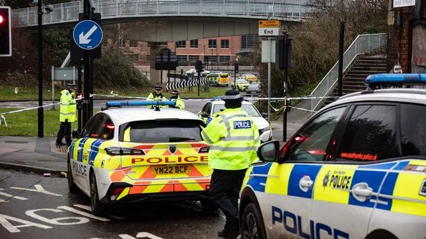 Újabb, 36 órán át tartó dráma Angliában, Sheffieldben egy fegyveres férfinek köszönhetően Újabb, 36 órán át tartó dráma Angliában, Sheffieldben egy fegyveres férfinek köszönhetően