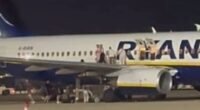 18 utas sérült meg a Ryanair egyik angliai járatán - az emberek a szárnyról ugráltak le egy téves tűzriadó miatt