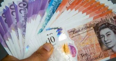 Hatalmas fizetésemelés jön, félmillió dolgozónak nő közel £5,000-tal a fizetése az Egyesült Királyságban