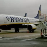 Kényszerleszállást hajtott végre a Ryanair egyik angliai járata Londonban, miután az egyik utas váratlanul életét vesztette